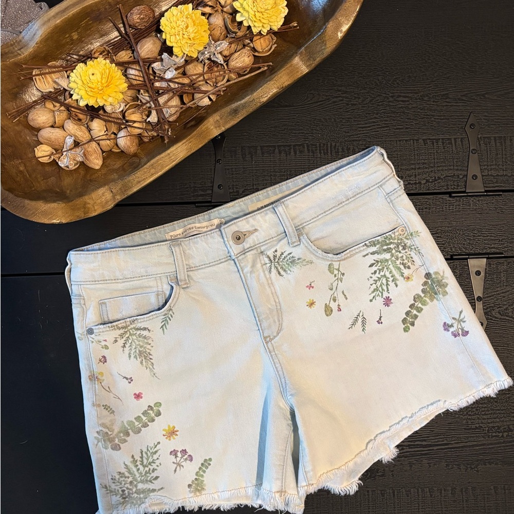 Floral Embroidered Women's Denim Shorts